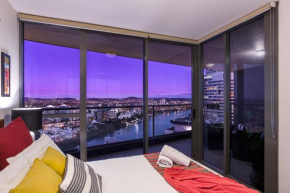 African Escape on Level 38 - Balcony with Views